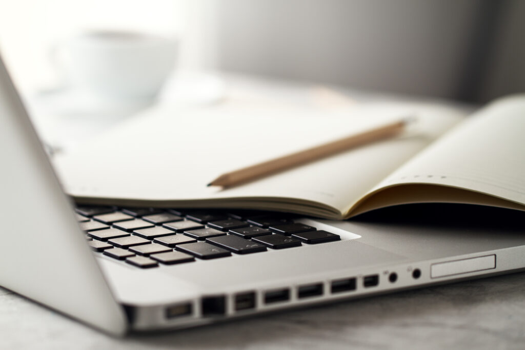 Etapas da revisão estrutural para organizar seu texto acadêmico
